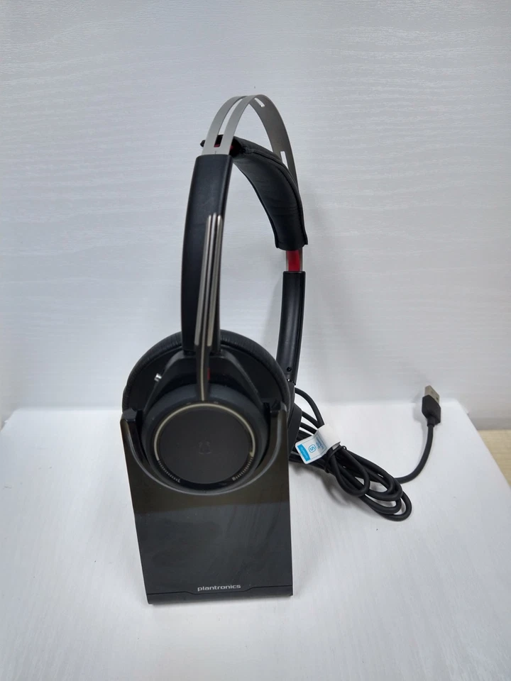 Plantronics Voyager Focus B825 Headset and Charging Base - Black NO DONGLE - Image 1 of 4