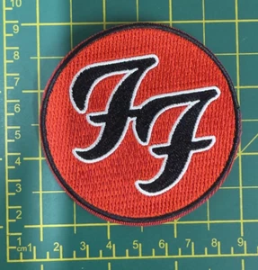 FOO FIGHTERS LOGO WOVEN SEW OR IRON ON ROUND PATCH OFFICIALLY LICENSED - Picture 1 of 8