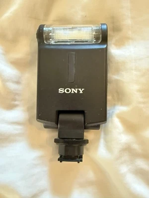 Sony SEL 28-70mm F/3.5-5.6 OSS Lens and Hood - Image 1 of 4