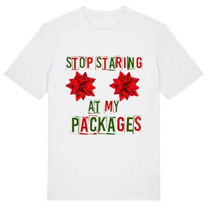 Stop Staring At My Packages - Unisex T-Shirt Festlich Jolly Secret Santa Saint - Bild 1 von 5