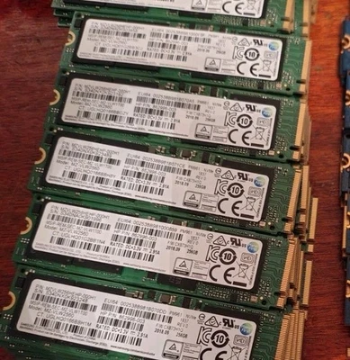 Job lot of 10 x Samsung PM961 256GB NVMe M.2 2280 MZVLW256HEHP-000H1 MZ-VLW2560 - Image 1 of 2
