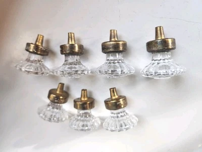 7 CAJONES ANTIGUOS DE VIDRIO Y LATÓN, PUERTA, TIRADOR / PERILLA DE ESCRITORIO, DIÁMETRO 1 1/4" Foto 1 de 4