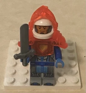 Lego Nexo Knight Minifigure - Picture 1 of 3