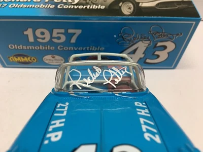 RICHARD PETTY AUTOGRAPHED DIECAST 1957 #43 OLDS CONVERTIBLE 1/24 RC2 - Image 1 of 4