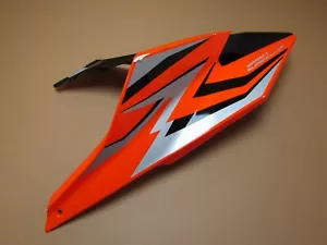 Panel de carenado lado derecho KTM 1290 Super Duke R 22 2022 1.152 millas (10192) - Imagen 1 de 12