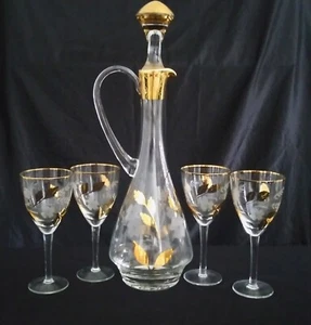 Vintage BOHEMIAN Set of 5 DECANTER AND 4 GLASSES Gold Leaves White Flowers - Picture 1 of 6