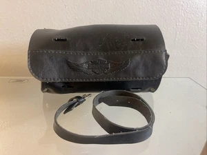 Bolso pequeño de cuero negro Harley Davidson para motocicleta 8L × 5H x 4W excelente estado - Imagen 1 de 8