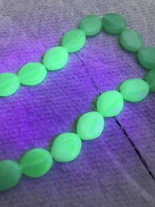 Lot of 25 Vintage Czech UV glow Vaseline Jadeite Green Glass Beads 10 X 12mm  