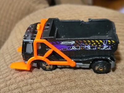 Mattel MATCHBOX BLACK TRASH TRUCK 2001 VINTAGE COLLECTIBLE HTF C18 - Image 1 of 4