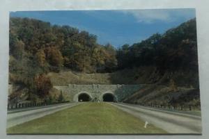 West Rock Tunnel On The Wilbur Cross Parkway, Conn. Postcard (Z1) - Picture 1 of 2