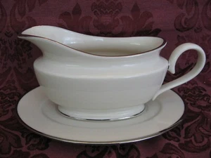 Lenox Montclair China Gravy Boat (1999 Shape) and Underplate - Excellent! - Picture 1 of 4