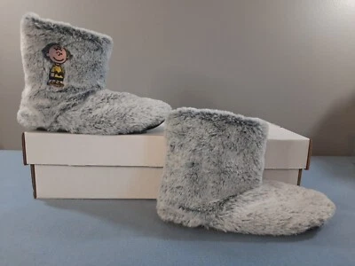 Chinelos de cano alto PEANUTS CHARLIE BROWN SHERPA CINZA CLARO TAMANHO 8/9 - Imagem 1 de 4