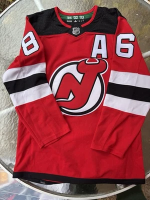 Camiseta de hockey Adidas New Jersey Devils 100 % auténtica verde Prime Jack Hughes Foto 1 de 4