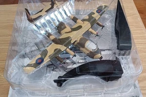 AMERCOM COLLECTION MILITARY AIRCRAFT ARMSTRONG WHITWORTH ARGOSY 1:200 SEALED - Picture 1 of 2