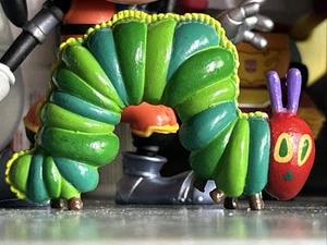 Eric Carle Il bruco molto affamato 2" x 3" statuina in plastica - Foto 1 di 5