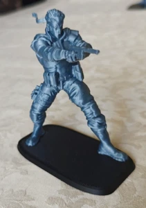 METAL GEAR SOLID SNAKE MODELLO 3D PRINT GRIGIO DA COLLEZIONE DETTAGLIATO 10Cm - Foto 1 di 5