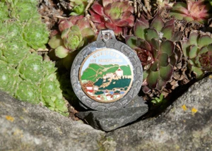 NICE VINTAGE ENAMEL AUTOMOBILE CAR KEYCHAIN # KUFSTEIN AUSTRIA ÖSTERREICH - Bild 1 von 2