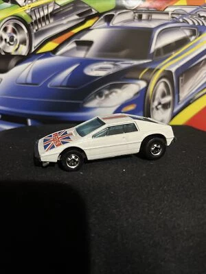 Hot Wheels Blackwalls Royal Flash Lotus British Flag 1:64 USED NM White Diecast - Image 1 of 4