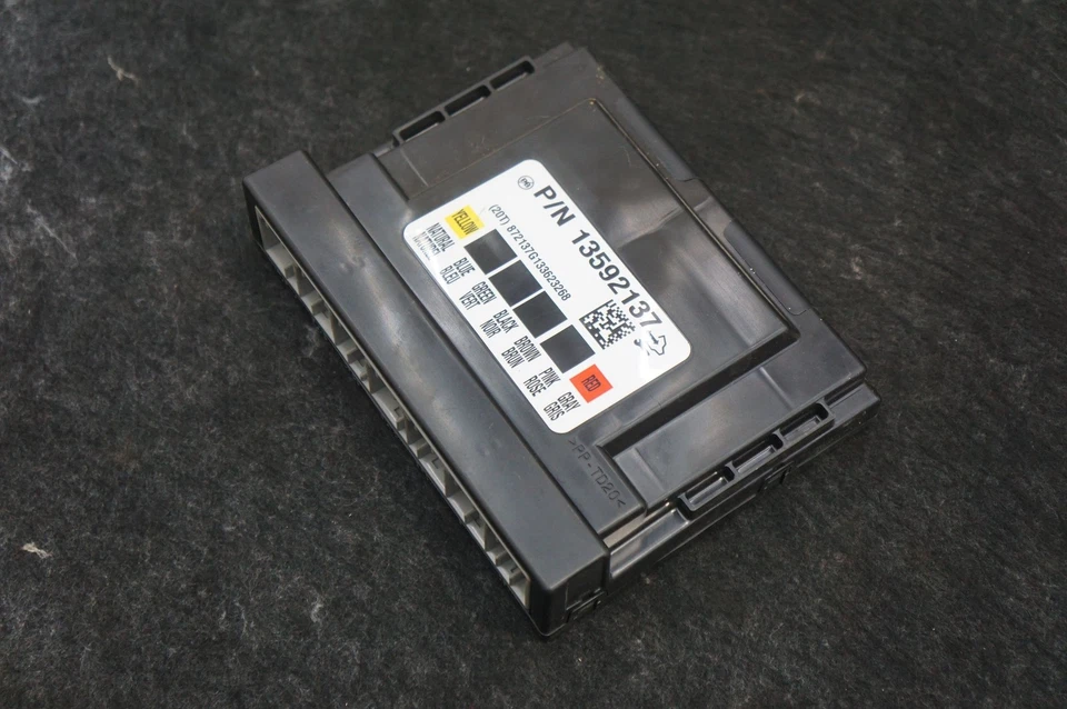 Módulo de control de carrocería BCM OEM 13592137 Chevrolet Silverado 3500 2015 Foto 1 de 4