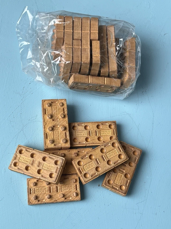 VINTAGE 1940's WOODEN AMERICAN BUILDING BRICKS TOY BY HALSAM ELGO - Image 1 of 4