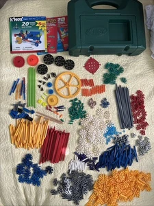 K’NEX Bausteine - 3,5 Pfund - gemischte Farben Teile Zahnräder Räder Stangen Panel Case - Bild 1 von 13