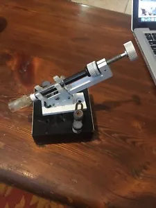 Instrumento magnético Newport Corporation NRC modelo 150 con émbolo dosificador - Imagen 1 de 13
