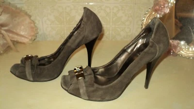 TACCHI A SPILLO BAGATT MARRONE PUNTA APERTA FIBBIA PELLE SCAMOSCIATA * EU38 * US7,5 * UK5 * ITALIANO - Immagine 1 di 4