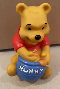 Giocattolo vintage Walt Disney Winnie the Pooh Hug-Ems Squeak Vinile 5" Hunny Shelcore - Foto 1 di 6
