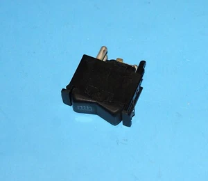 MERCEDES-BENZ W201 R107 OEM Rear Defroster Switch - 0008206010 - Picture 1 of 3