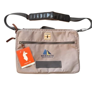 NUEVO UNISEX Cotopaxi Chuspa Beige Mensajero Laptop Bolso de Viaje.Con LOGO. - Imagen 1 de 6