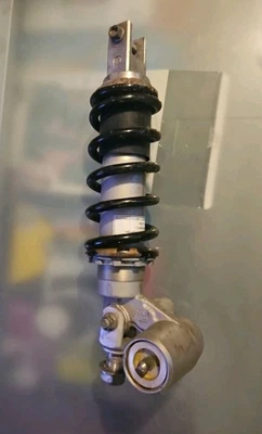 Amortiguador trasero suspensión OEM 2001-03 Suzuki GSXR600 Foto 1 de 4