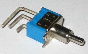 Three Position Mini Toggle SPDT Switch w/ Right Angle Leads - 6A 125V Center OFF - Picture 1 of 8