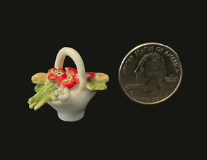 Casa de muñecas miniatura escala 1:12 Anne Dalton porcelana cesta de flores - Imagen 1 de 1