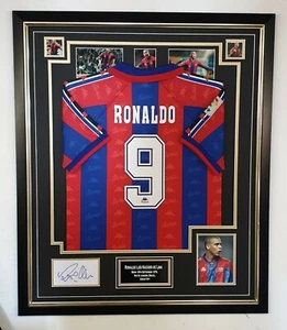 Ronaldo Signed Photo Picture with Shirt *& Certificate - Picture 1 of 1