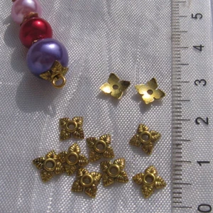 LOT DE 100 COUPELLES 6MM INTERCALAIRES PERLES DORÉES TRÈFLES SANS NICKEL - O162 - Picture 1 of 2