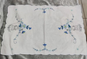 Vintage Servietten 4 handbestickt in blau Baumwolle Servietten weiß geblümt  - Bild 1 von 6