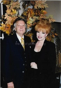 FOUND FAMILY PHOTO Vintage ORIGINAL Vernacular   LIFE Color OWL 51 44 N - Picture 1 of 1