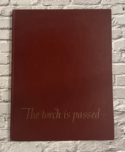 THE TORCH IS PASSED *THE ASSOCIATED PRESS* BOOK ABOUT THE ASSASSINATION OF JFK - Picture 1 of 14