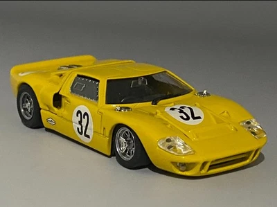 Ford GT40 1/43 Amarillo #32 1000km Spa 1968 | Modelo de caja Hecho en Italia 8454 Foto 1 de 4