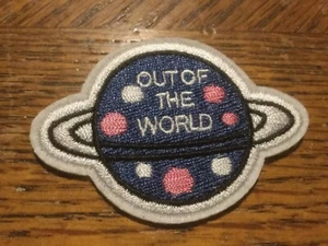 Saturn Out of the World bestickt Bügelbild/Aufnähen Patch 2,25” x 1,75”  - Bild 1 von 1