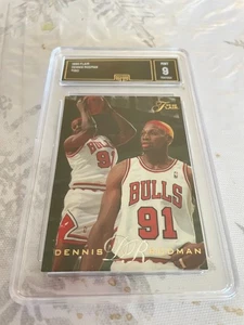 DENNIS RODMAN BULLS 1995 FLAIR # 160 GRADED 9 L@@@K - Picture 1 of 2