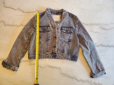 Jaqueta jeans Anthropologie Caution To The Wind cinza cropped média D12 excelente - Imagem 1 de 4