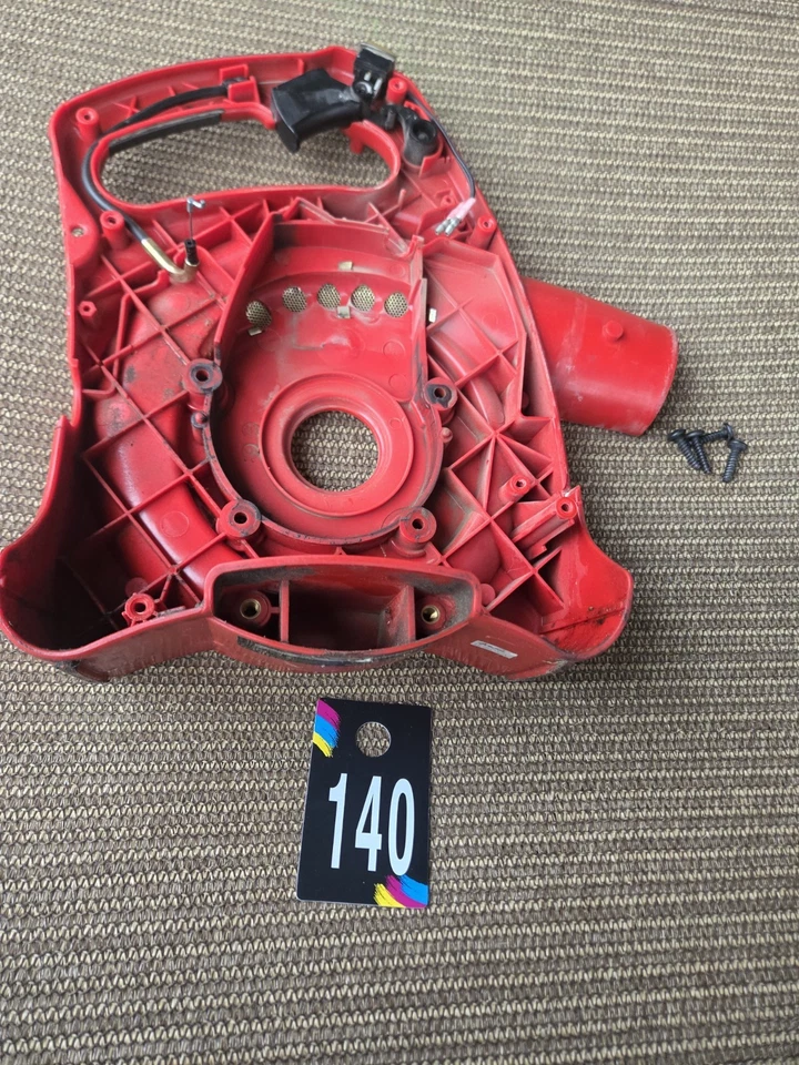 Aspiradora/sopladora Toro modelo #51984 serie #3101100 carcasa del motor/localización tienda  Foto 1 de 3