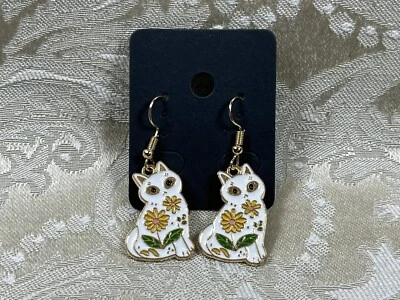 Винтажные модные богемные повседневные веселые серьги с белым котом и цветочным золотом - Изображение 1 из 3