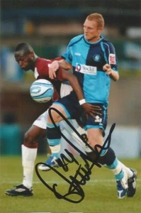 WYCOMBE: FOTO DE ACCIÓN FIRMADA POR STUART BEAVON 6x4 + certificado de autenticidad - Imagen 1 de 1