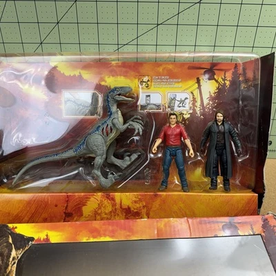 Jurassic World DOMINION Extreme Damage Owen & 'Azul' Pursuit Pack Ropa en caja Foto 1 de 4