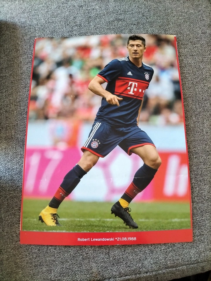 Robert Lewandowski FC Bayern München Kalenderfoto  Unsigniert Jahr 2018 - Bild 1 von 1