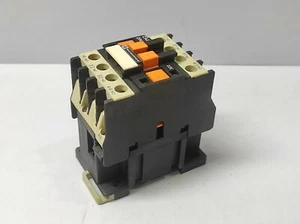 Telemecanique CA2 DN22F7 Relé de control 110V 50/60Hz CA2DN22 Ith 10A Ui 1000V Ui - Imagen 1 de 5