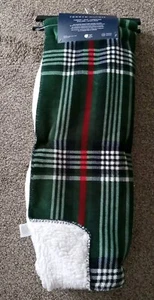 Tommy Hilfiger Christmas Plaid Throw Blanket Reversers to Sherpa Green Red White - Picture 1 of 2