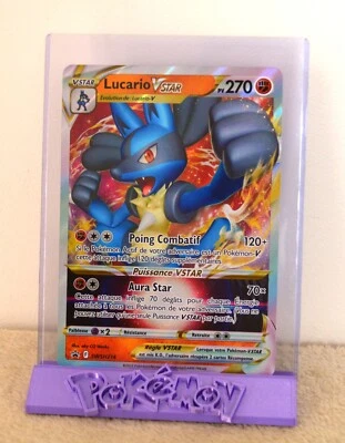 Carte POKEMON  LUCARIO  Jumbo  livrée avec Toploader Jumbo et Présentoir Pokemon - Photo 1/4